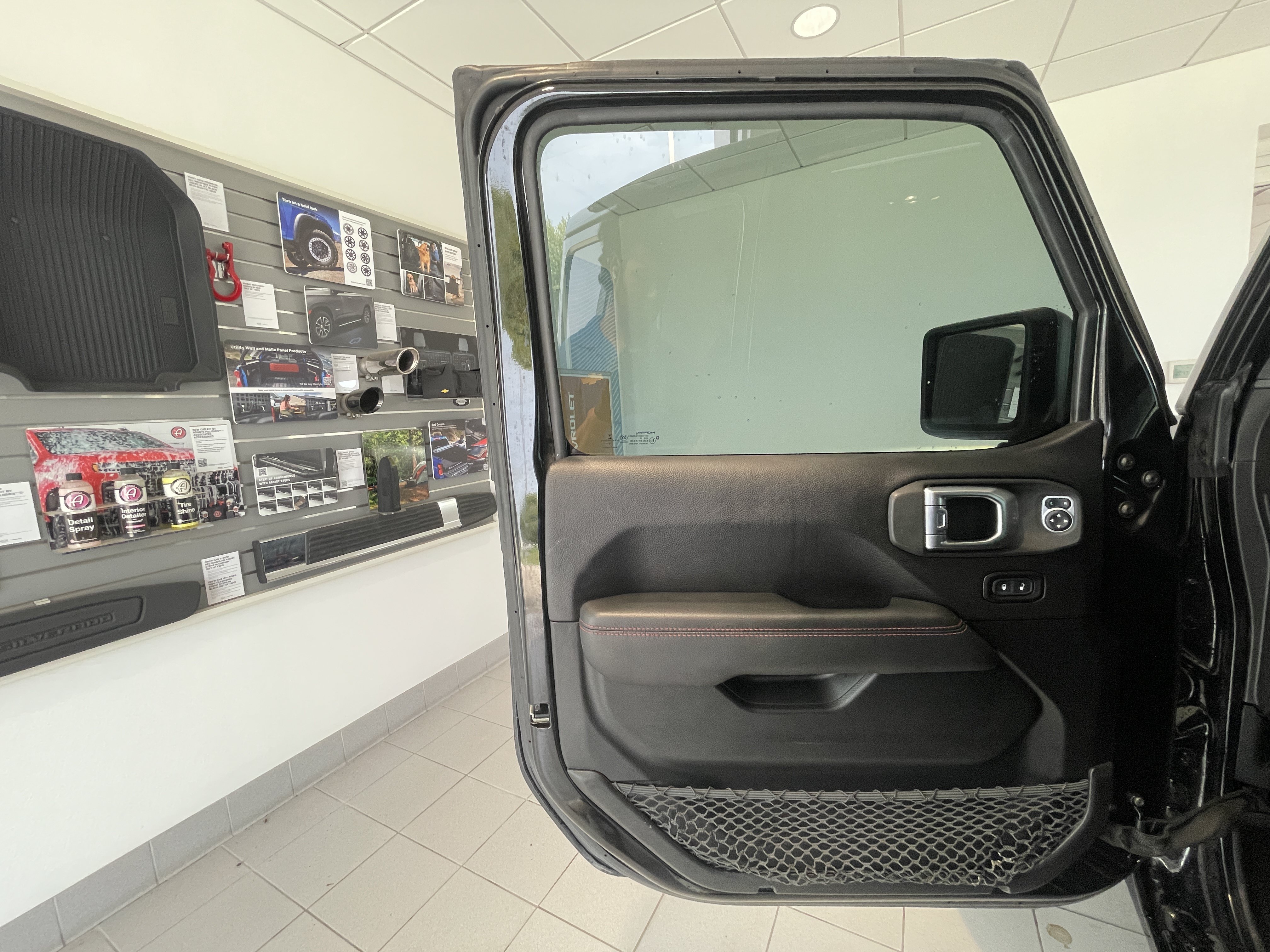 Used 2020 Jeep Wrangler Unlimited Rubicon AWD/4WD image 9