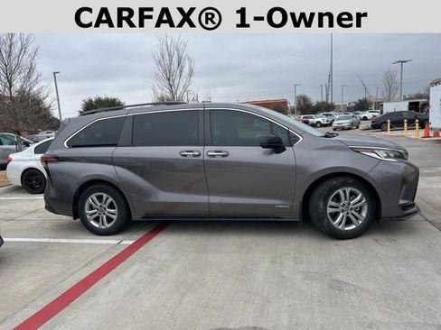 Used 2021 Toyota Sienna XSE image 2