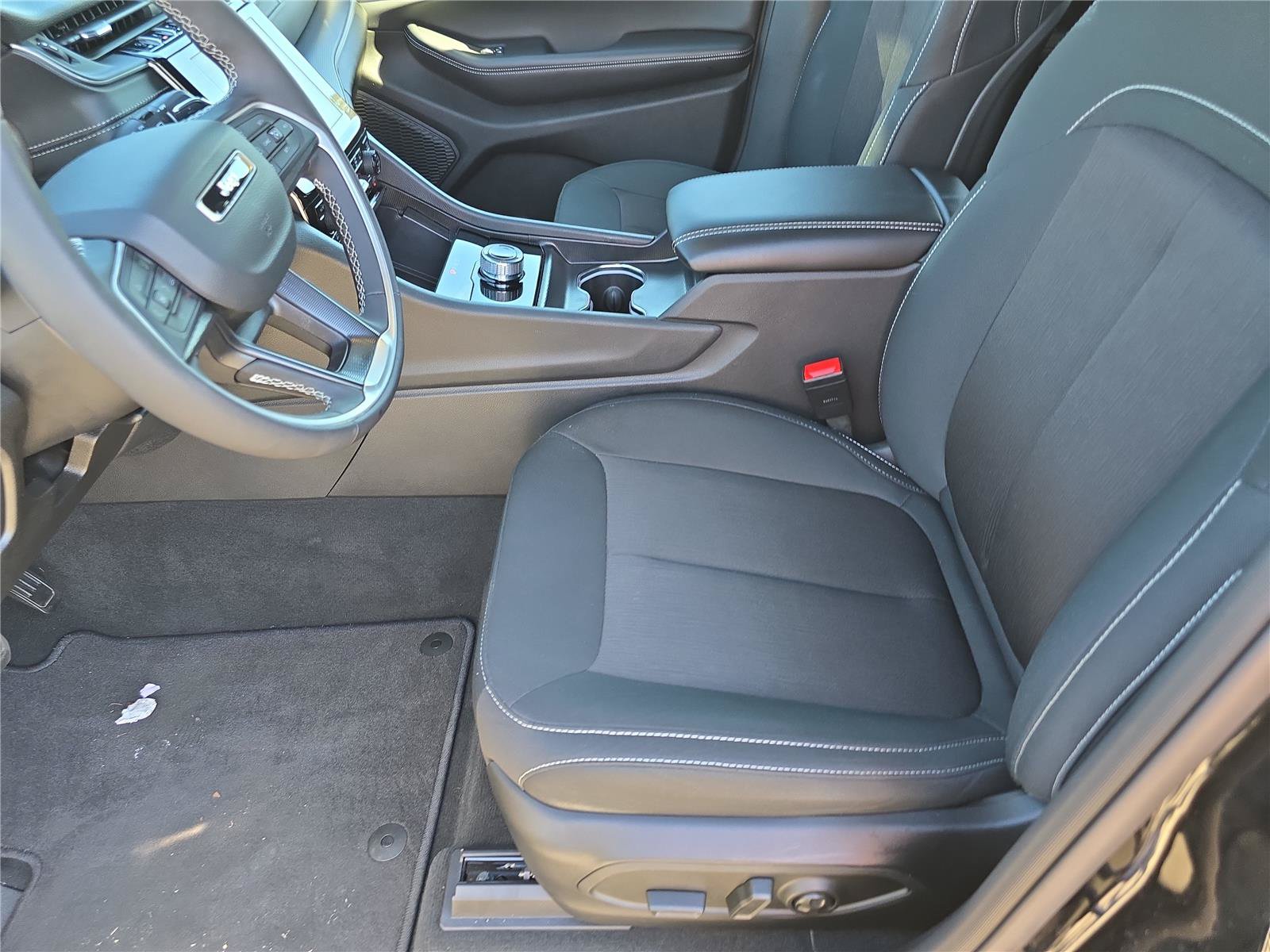 Used 2025 Jeep Grand Cherokee Laredo X w/ Luxury Tech Group I AWD/4WD image 21