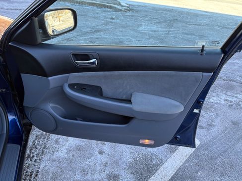 Used 2004 Honda Accord LX image 22