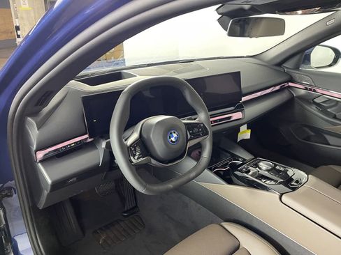 Used 2024 BMW i5 eDrive40i w/ M Sport Package image 11