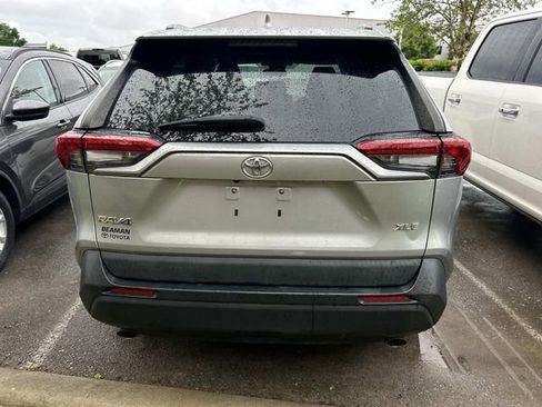 Used 2021 Toyota RAV4 XLE FWD image 5