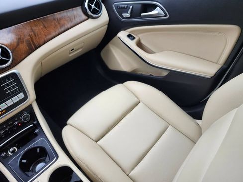 Used 2018 Mercedes-Benz GLA 250 4MATIC image 15