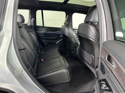 Used 2023 Jeep Grand Cherokee Overland AWD/4WD image 27