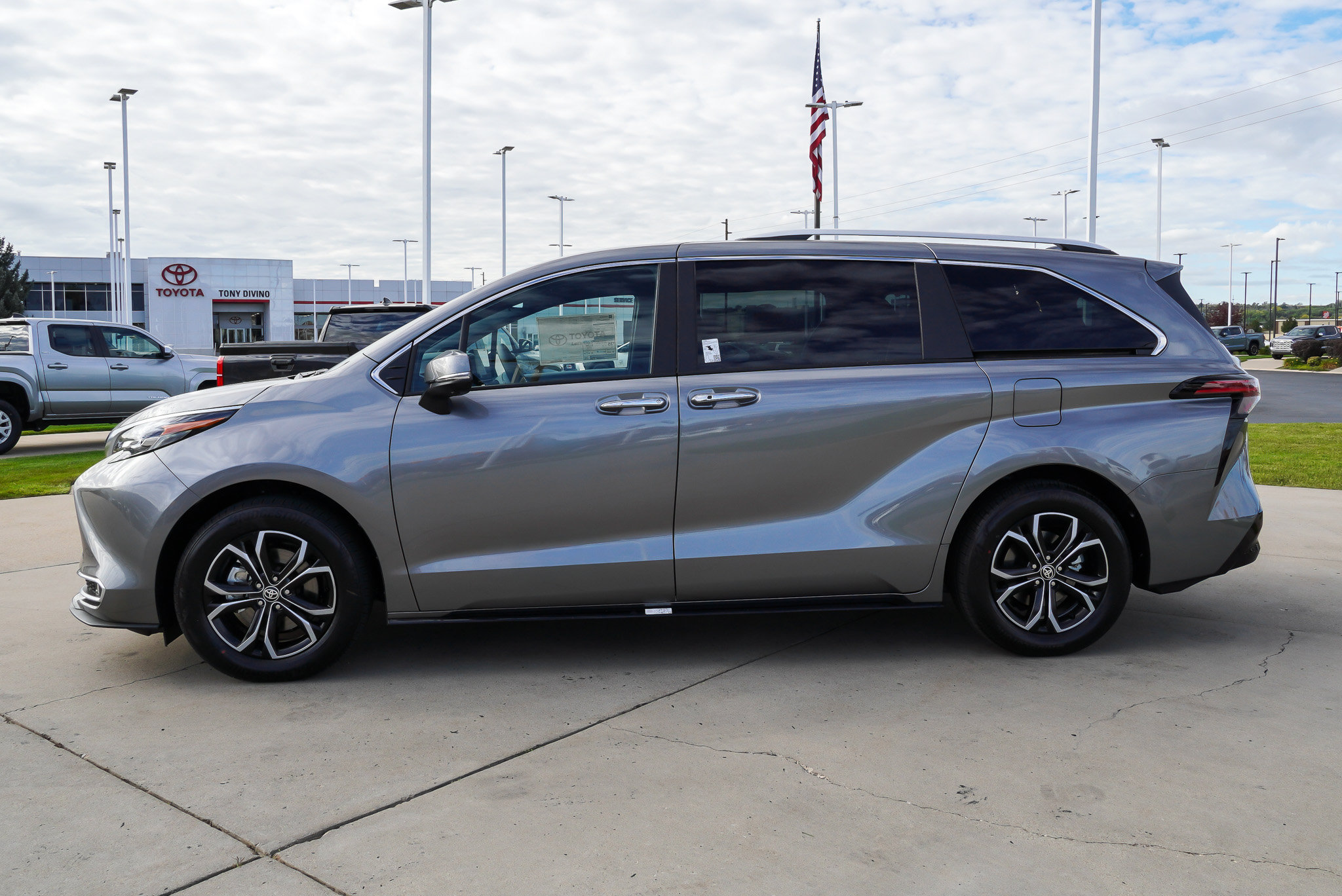 New 2026 Toyota Sienna Platinum AWD/4WD image 5