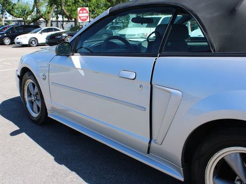 Used 2004 Ford Mustang Convertible RWD image 32