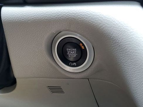 Used 2024 Chrysler Pacifica Touring-L FWD image 14