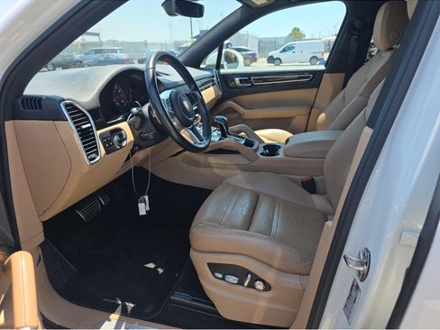 Used 2019 Porsche Cayenne S AWD/4WD image 3