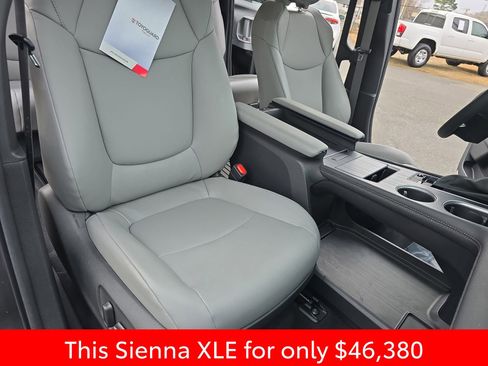 Used 2025 Toyota Sienna XLE image 16
