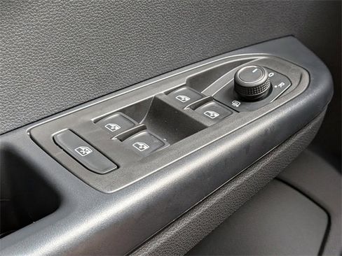 New 2026 Volkswagen Taos SE image 26