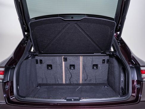 Certified 2025 Porsche Macan image 28