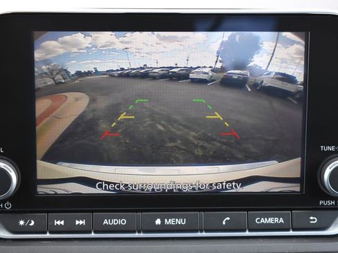 Used 2023 Nissan Rogue SV image 5