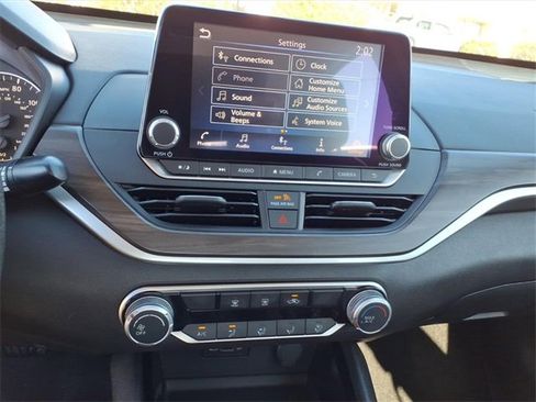 Used 2024 Nissan Altima 2.5 SV image 13