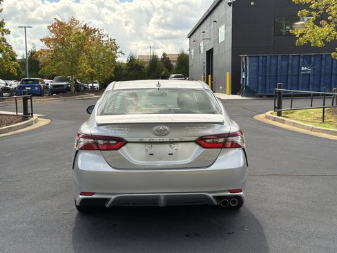 Used 2022 Toyota Camry SE FWD image 13