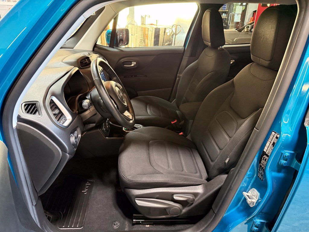 Used 2020 Jeep Renegade Latitude w/ Cold Weather Group AWD/4WD image 25