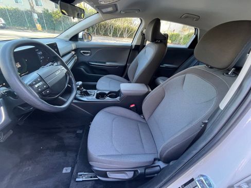 Used 2025 Kia K4 LXS image 25