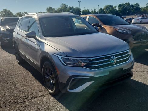 Used 2022 Volkswagen Tiguan SE AWD/4WD image 3