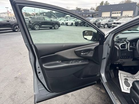 Used 2024 Nissan Murano SL image 11