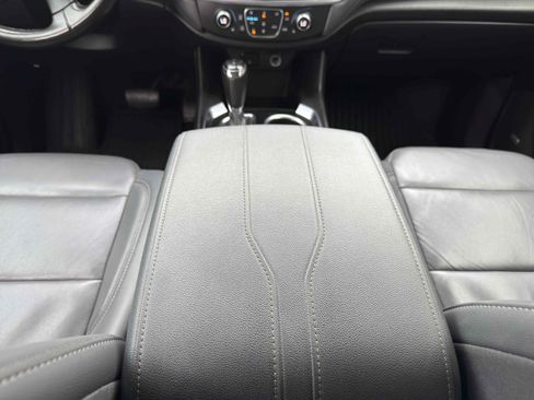 Used 2019 Chevrolet Traverse LT w/ LT Premium Package FWD image 24