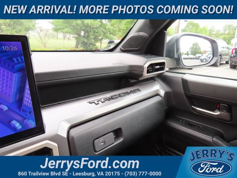 Used 2024 Toyota Tacoma TRD Off-Road w/ TRD Off Road Premium Package AWD/4WD image 25