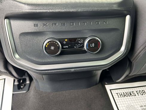Used 2025 Ford Expedition Max Active RWD image 18