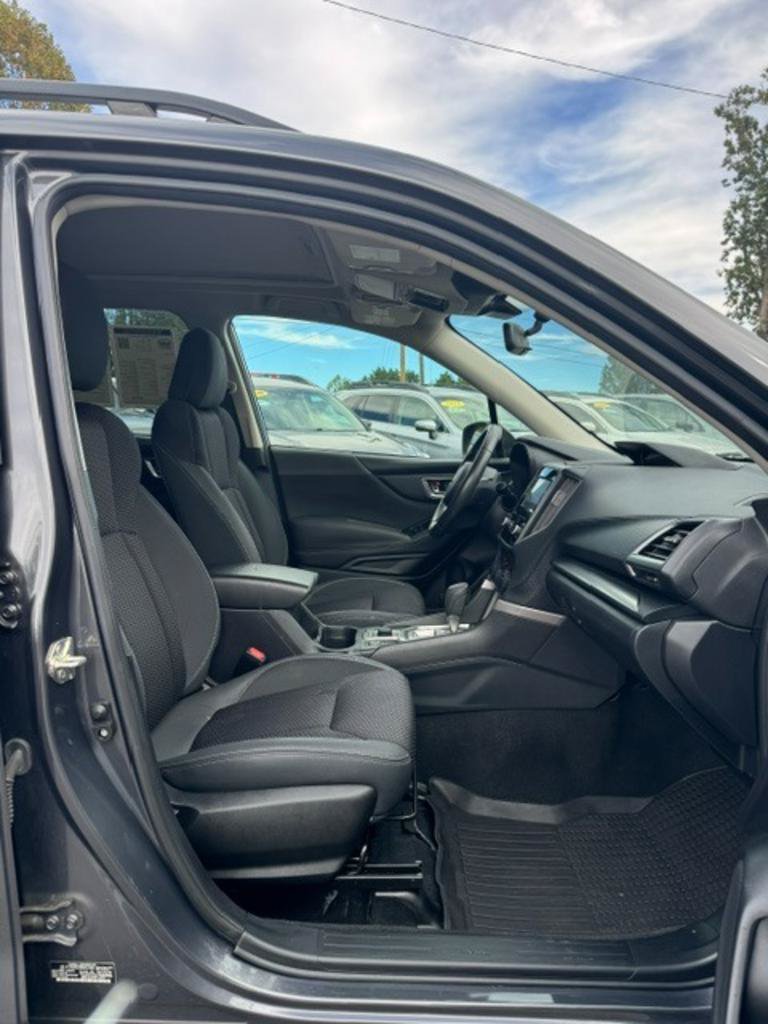 Used 2022 Subaru Forester Premium AWD/4WD image 11