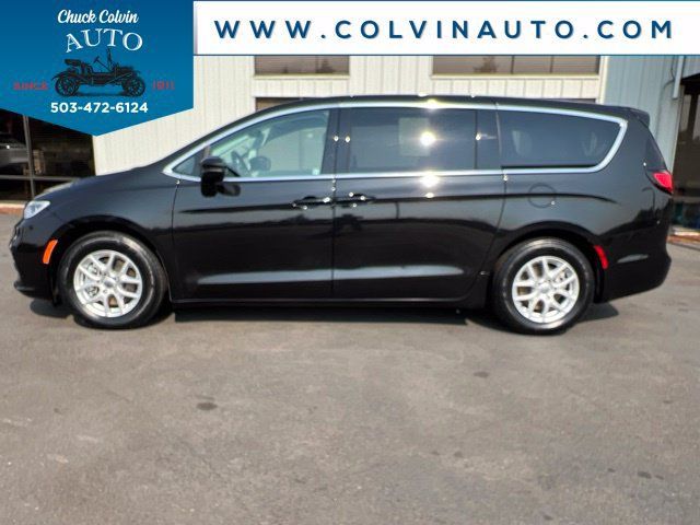 Used 2023 Chrysler Pacifica Touring-L FWD image 10