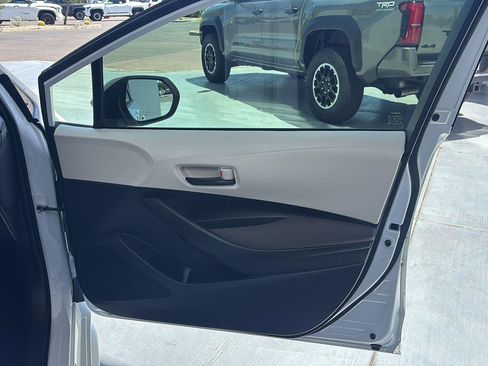 Used 2022 Toyota Corolla LE FWD image 9