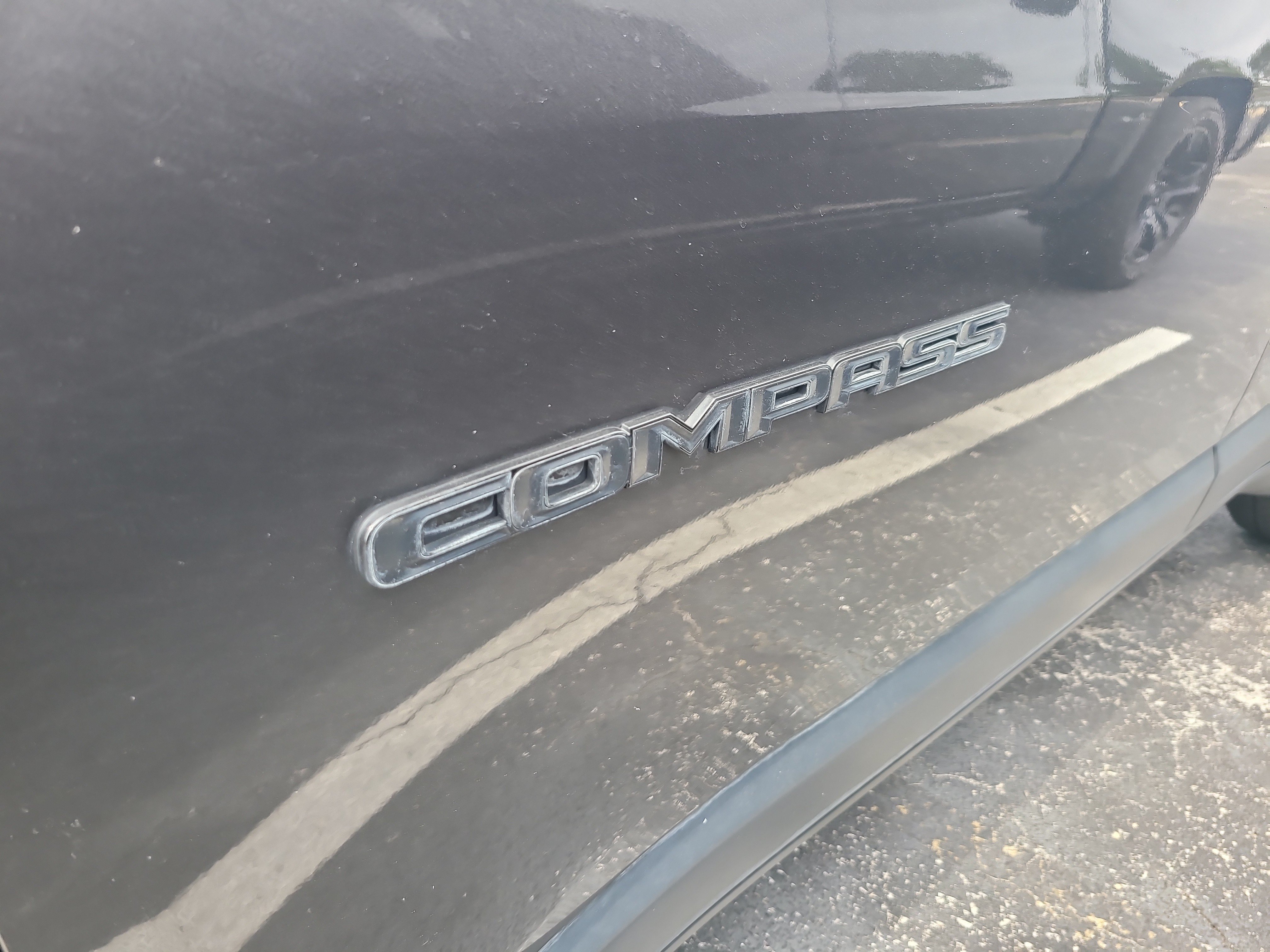 Used 2022 Jeep Compass Latitude FWD image 9