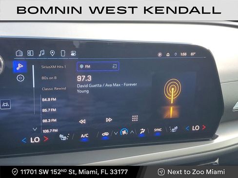 Used 2025 Chevrolet Traverse LT image 25