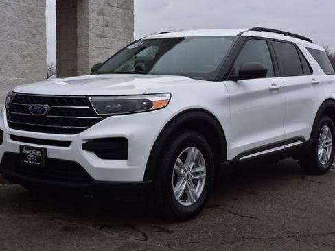 Used 2023 Ford Explorer XLT image 8