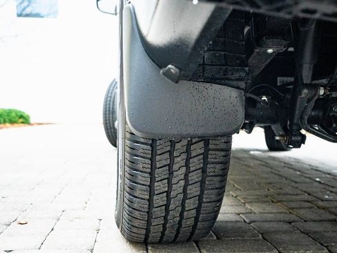 Used 2024 Nissan Titan SV w/ SV Bronze Edition Package image 40