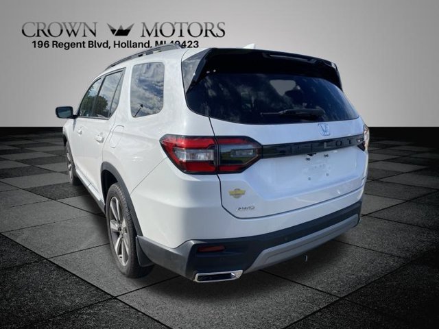 Used 2023 Honda Pilot Touring image 11