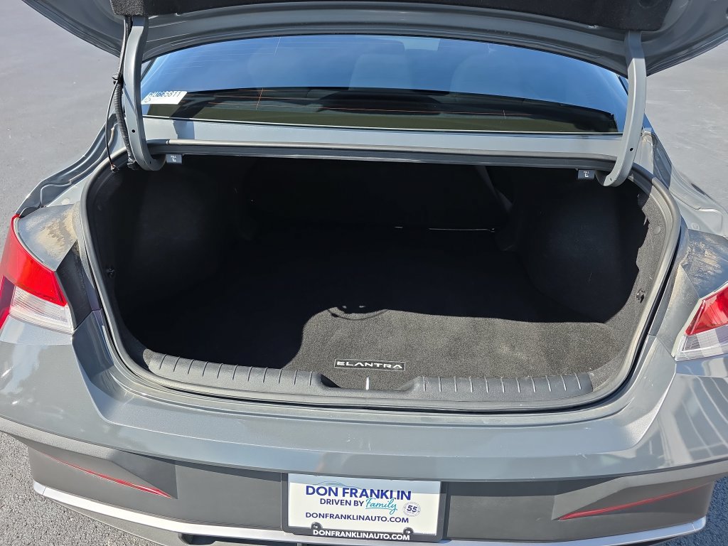 Used 2024 Hyundai Elantra SEL FWD image 9