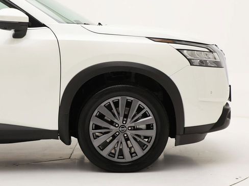 Used 2024 Nissan Pathfinder SL w/ SL Premium Package image 3