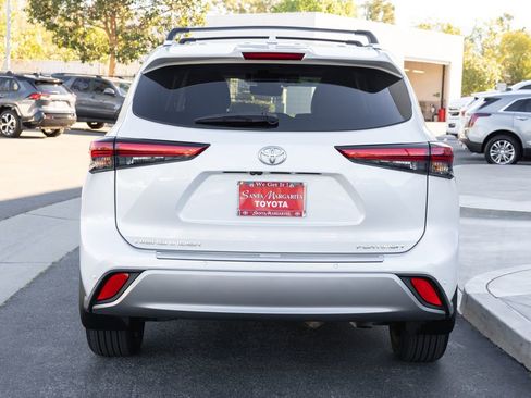 Used 2023 Toyota Highlander Platinum image 6