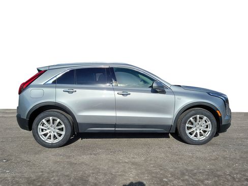 Used 2023 Cadillac XT4 Luxury w/ Cold Weather Package image 9
