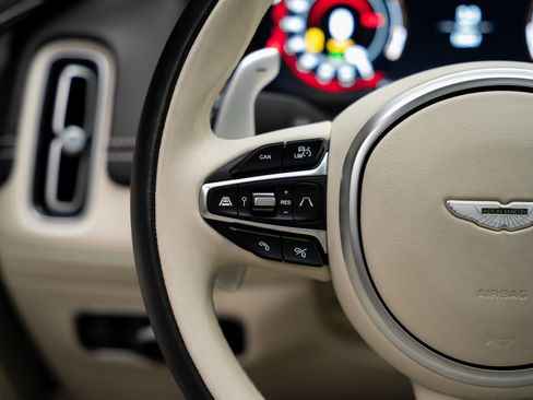 Used 2023 Aston Martin DBX AWD/4WD image 33