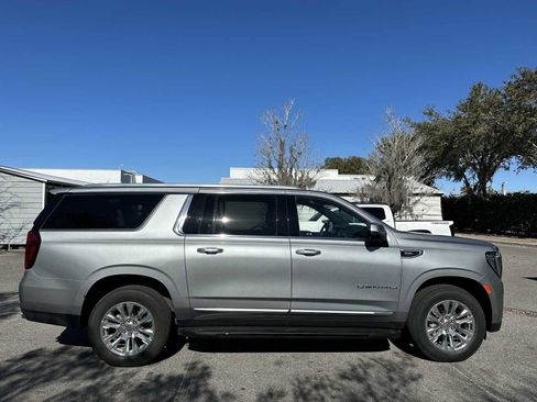 Used 2024 GMC Yukon XL Denali image 7
