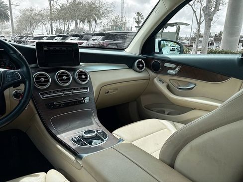 Used 2019 Mercedes-Benz GLC 300 GLC 300 w/ Premium Package image 22