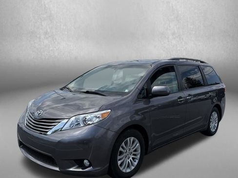 Used 2017 Toyota Sienna XLE FWD image 1