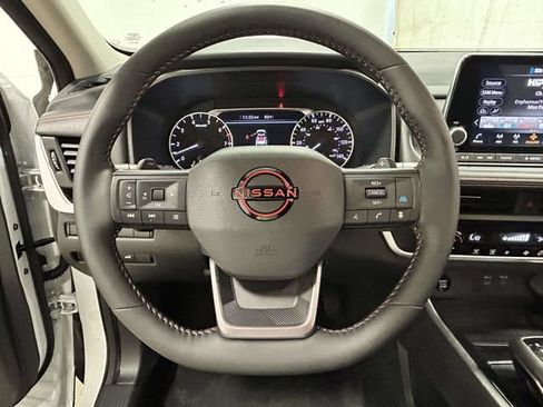Used 2025 Nissan Rogue SV AWD/4WD image 22