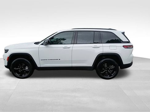 Used 2023 Jeep Grand Cherokee Limited w/ Luxury Tech Group II AWD/4WD image 6