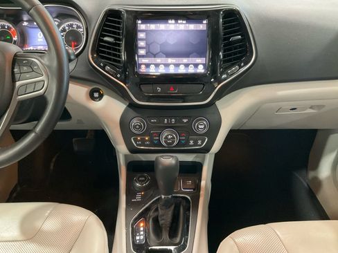 Used 2019 Jeep Cherokee Limited AWD/4WD image 11