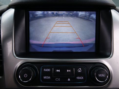 Used 2017 Chevrolet Suburban LT image 9