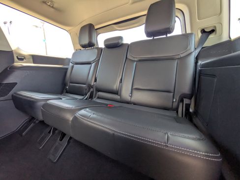 Used 2025 Ford Expedition Platinum AWD/4WD image 16