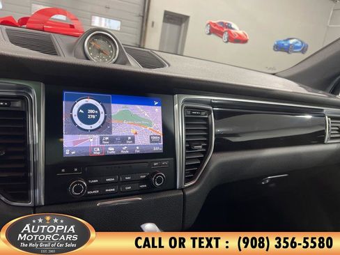 Used 2018 Porsche Macan S image 36