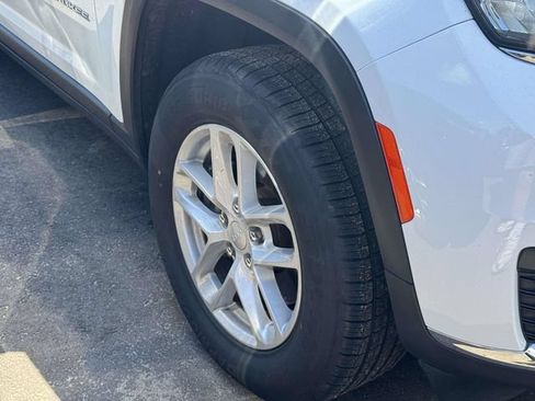 Used 2023 Jeep Grand Cherokee L Laredo RWD image 6