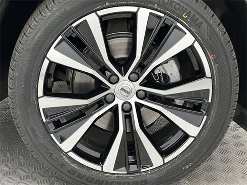 Certified 2023 Volvo XC60 B5 Plus w/ Climate Package image 10