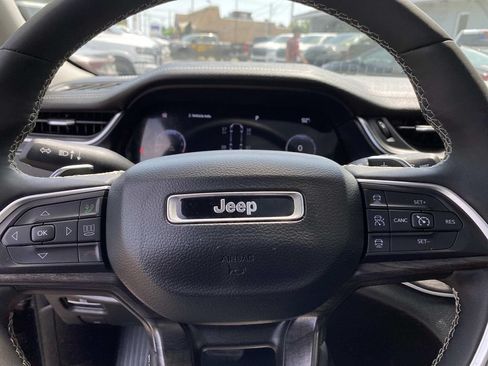 Used 2023 Jeep Grand Cherokee L Limited w/ Black Appearance Package AWD/4WD image 18